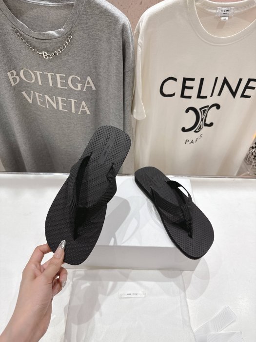 Шлепанцы женские фото 4