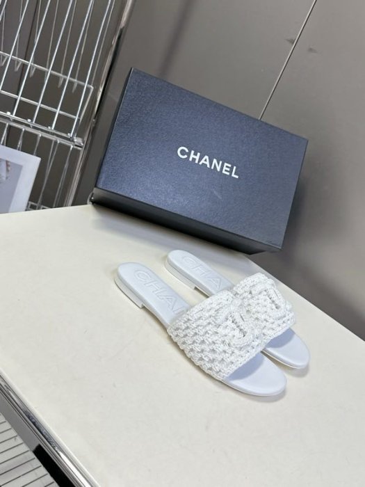 Шлепанцы женские фото 7