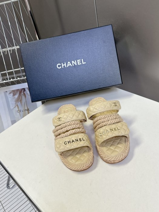 Шлепанцы женские