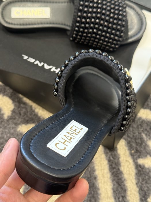 Шлепанцы женские фото 7