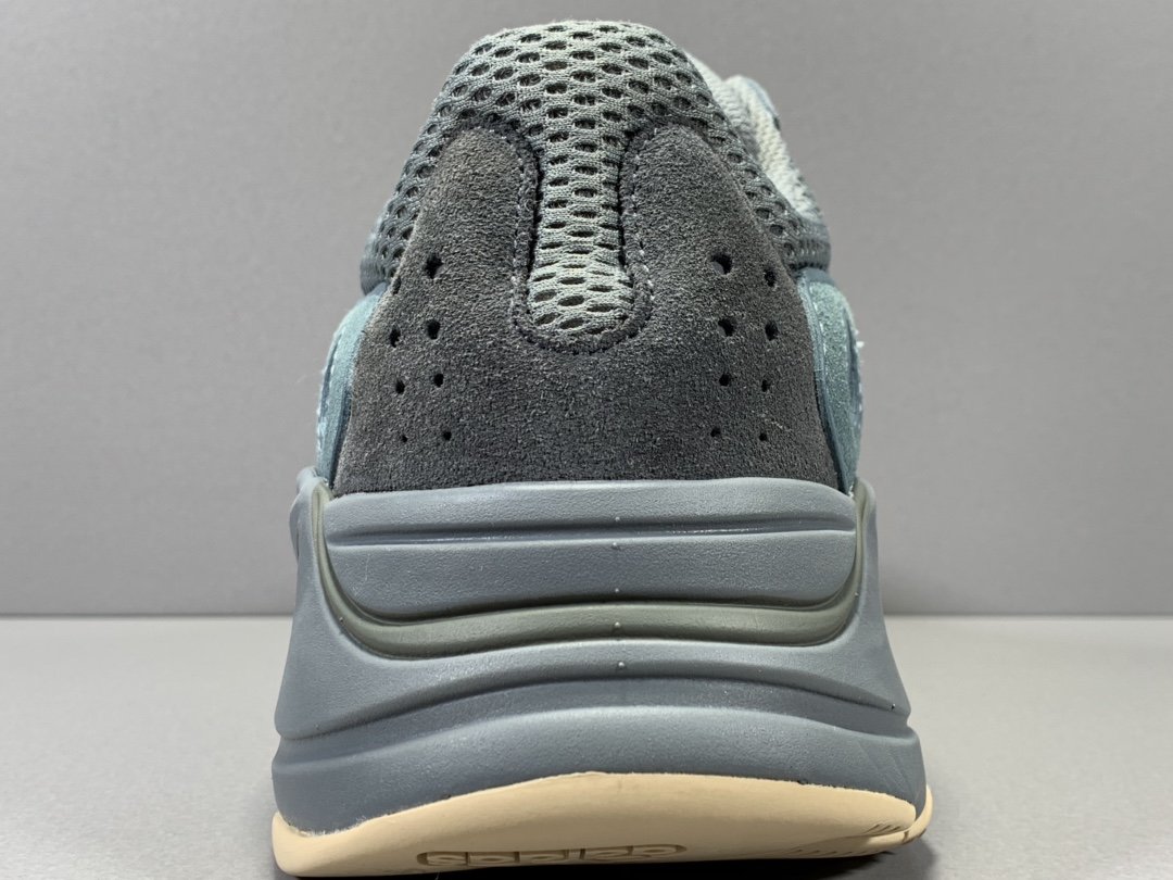 Sneakers YEEZY 700 BOOST TEABLU фото 4