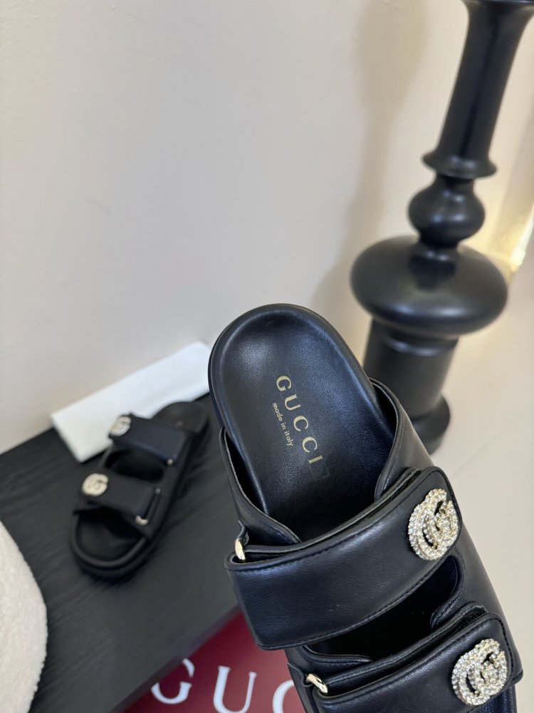 Шльопанці жіночі фото 8