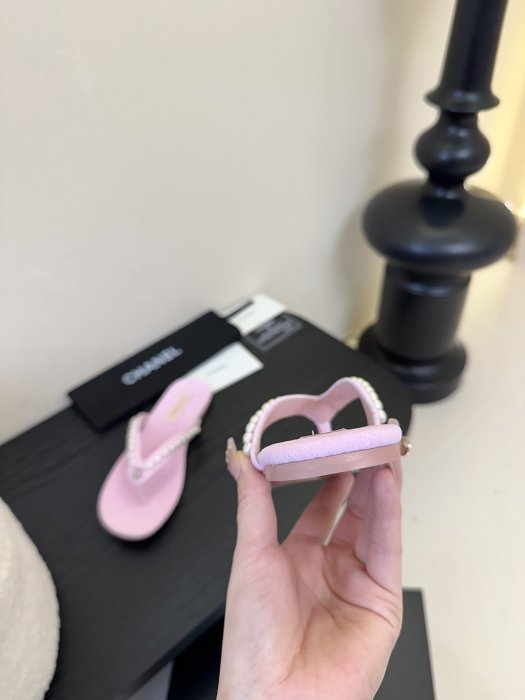 Шлепанцы женские фото 6