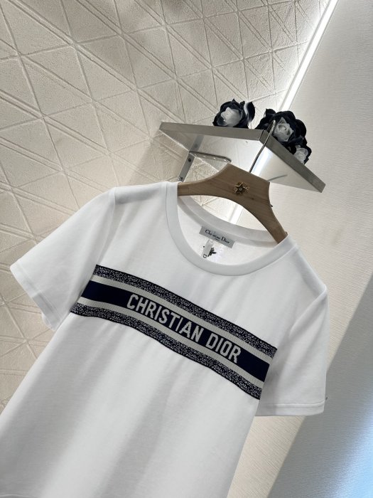 T-shirt women's фото 4