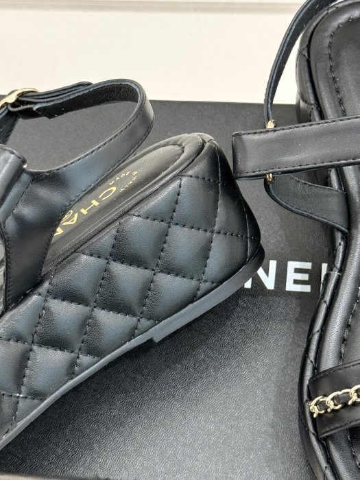 Шлепанцы фото 6