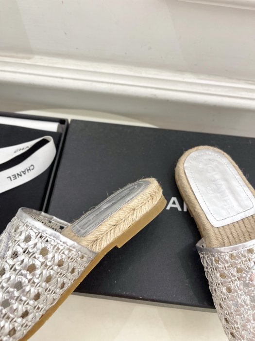 Шлепанцы женские фото 8