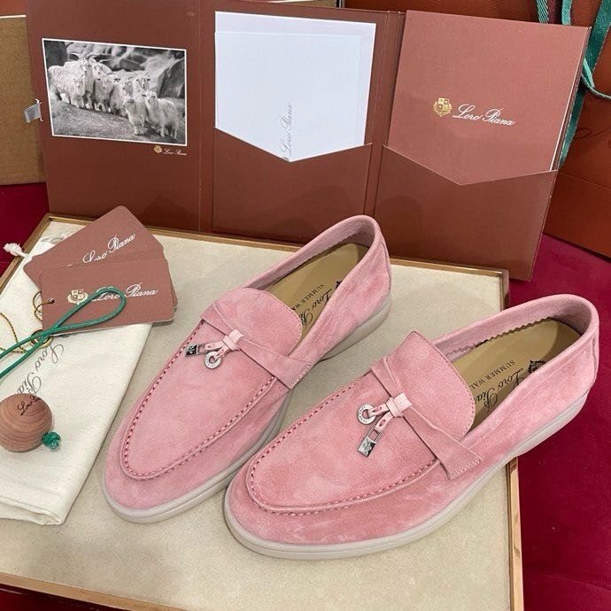 Лоферы женские