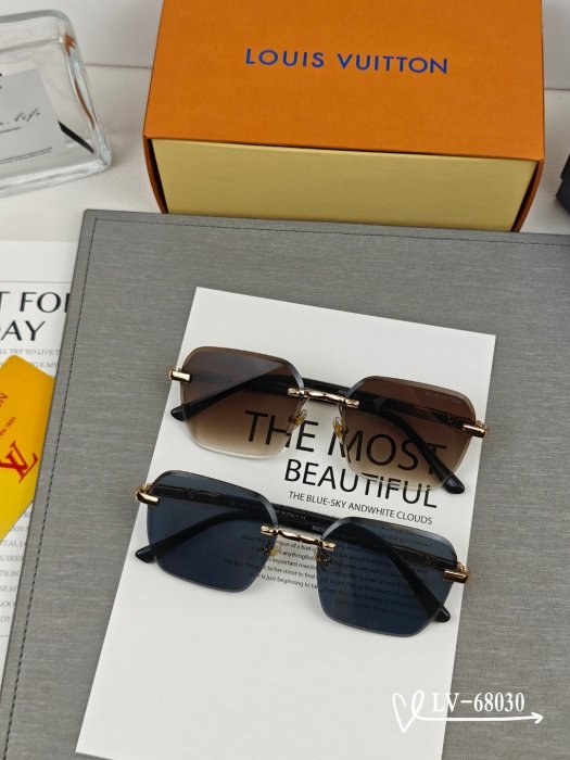 Очки солнцезащитные