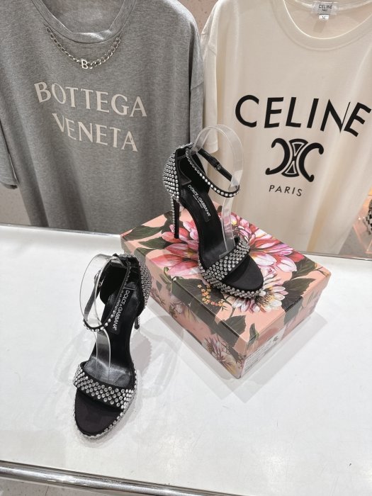 Босоножки фото 5