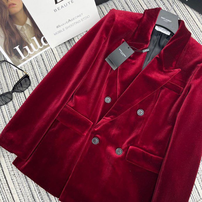 Бархатный красный женский пиджак фото 8