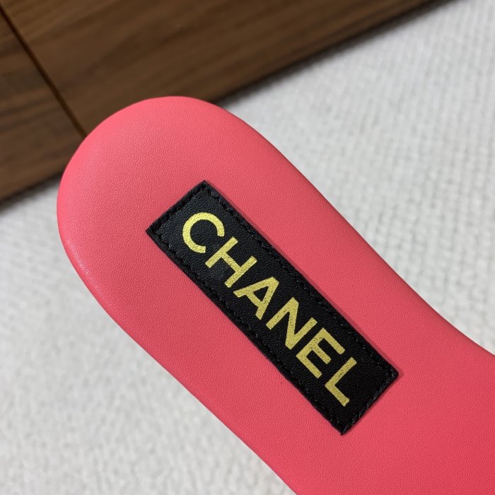 Шлепанцы женские фото 7