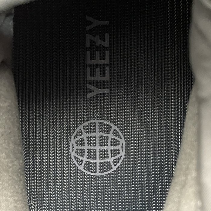 Кроссовки Yeezy Boost 350V2 фото 8