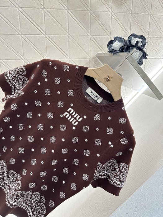 T-shirt women's фото 3