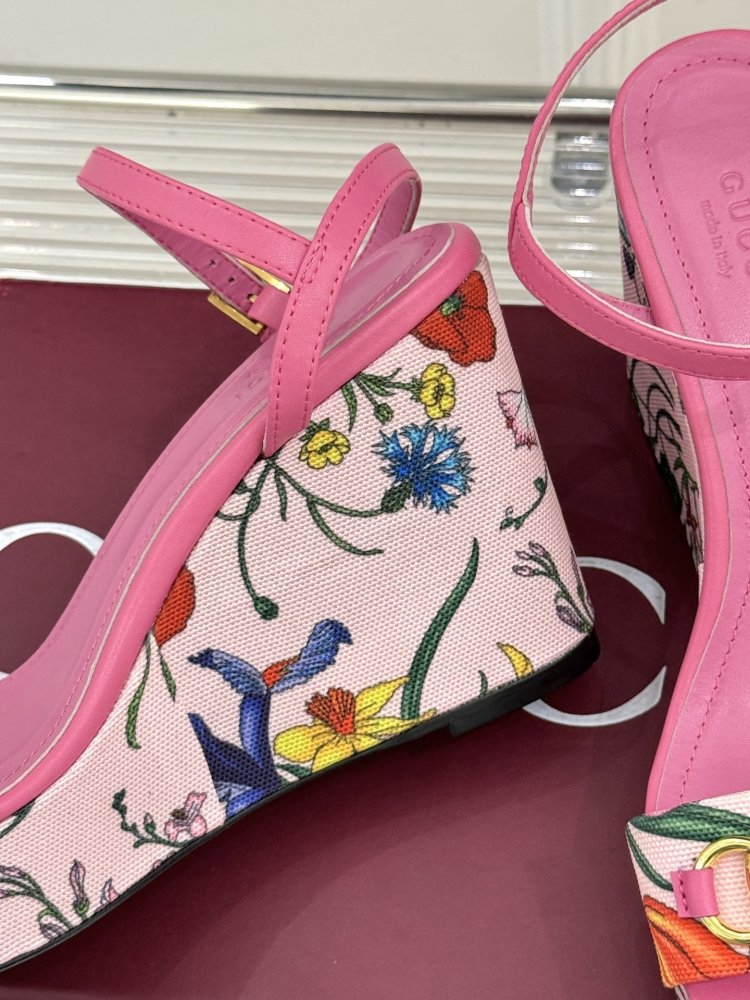 Босоножки фото 6