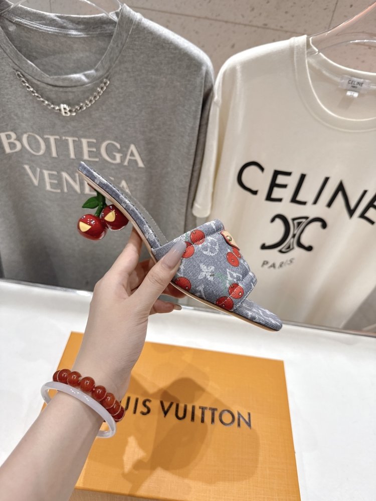 Босоножки фото 5