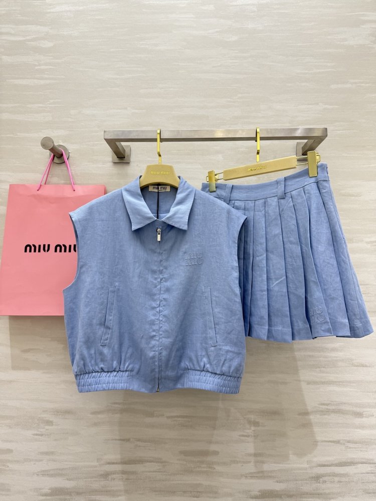 Костюм жіночий