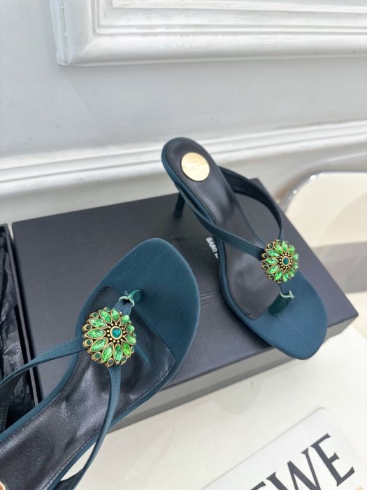 Босоножки фото 6