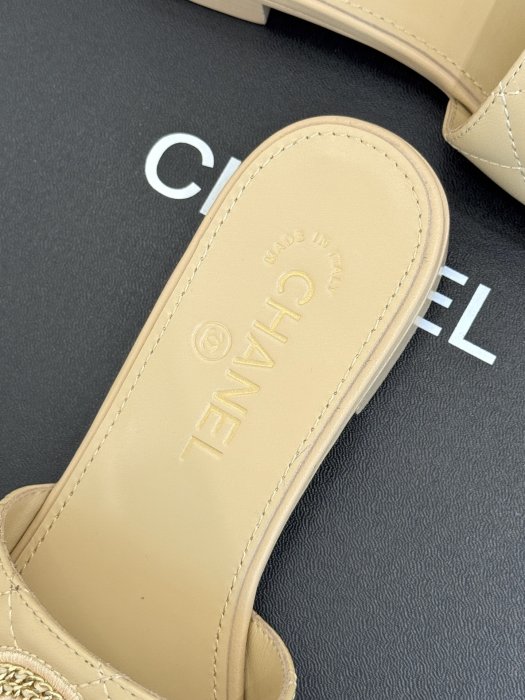 Шлепанцы женские фото 8