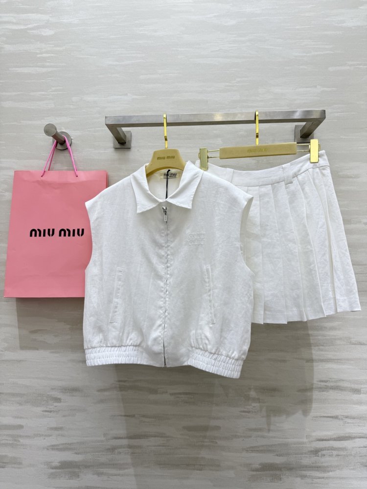 Костюм женский