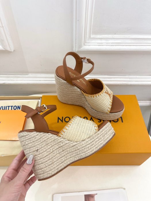 Босоножки фото 4