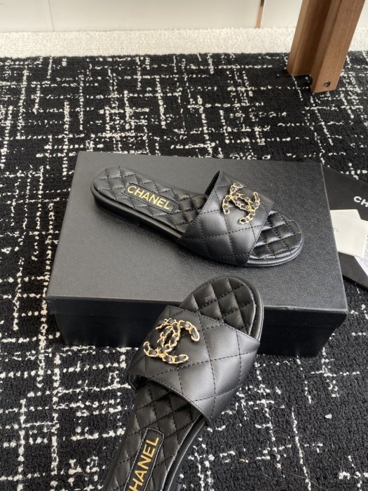 Шльопанці жіночі фото 6