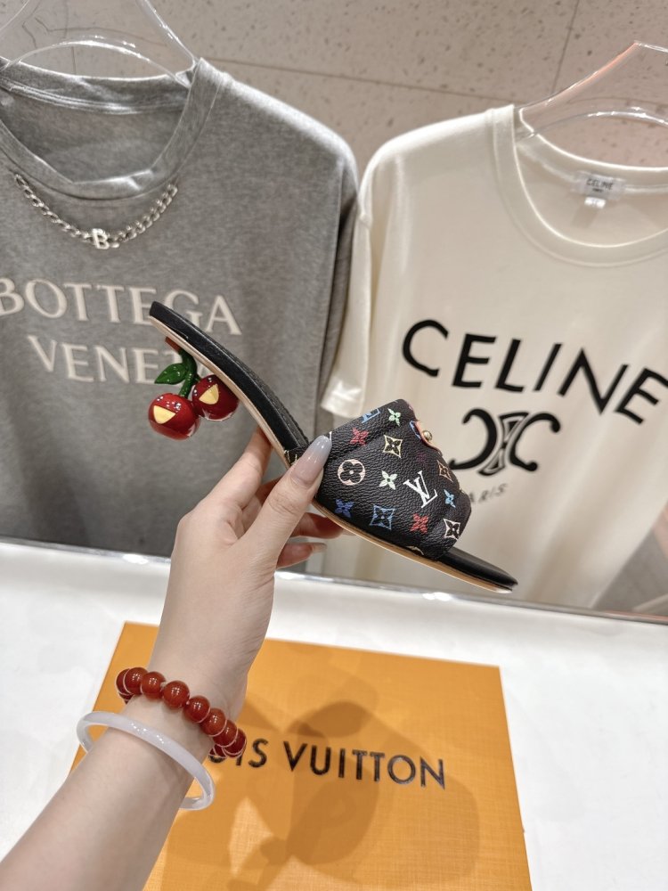 Босоножки фото 5