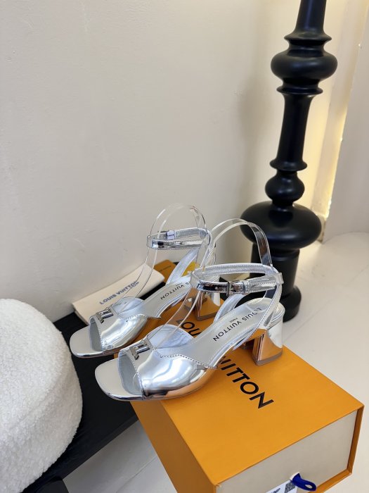 Босоножки фото 5