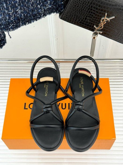 Сандалі жіночі фото 2