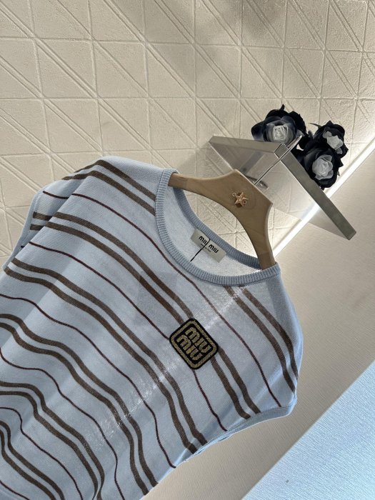 T-shirt women's фото 3