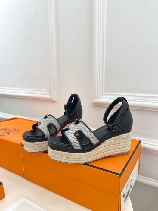 Босоножки фото 3