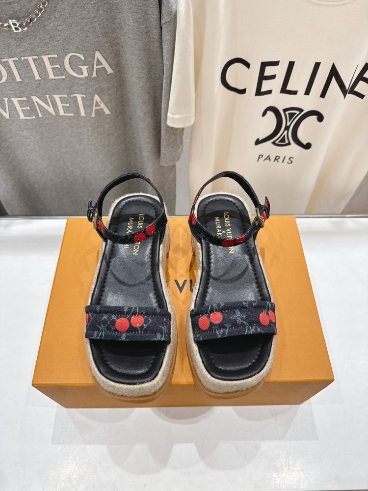 Сандалии женские