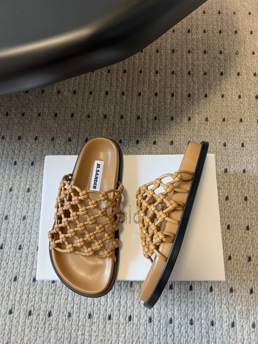 Шльопанці жіночі фото 8