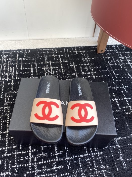 Шлепанцы женские