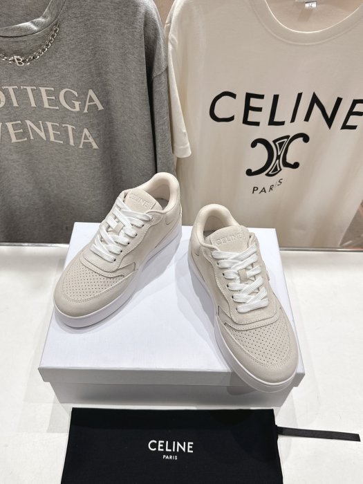 Кроссовки женские фото 2