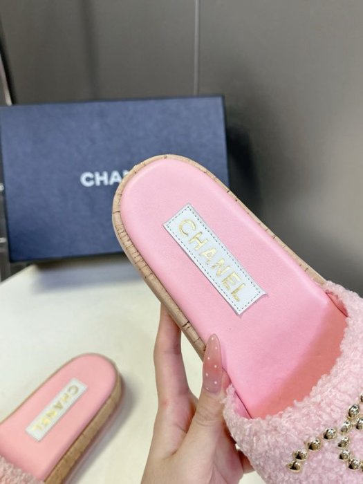 Шлепанцы женские фото 6