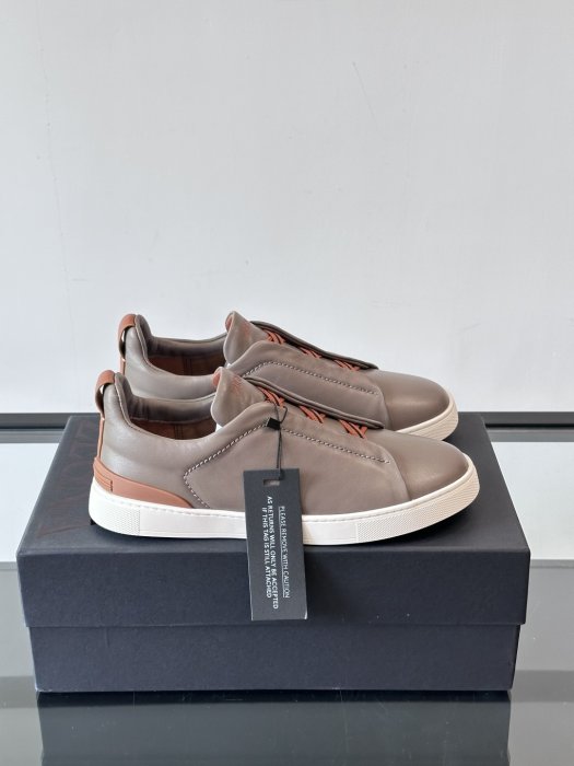 Кросівки чоловічі