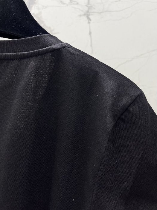 Футболка жіноча фото 7