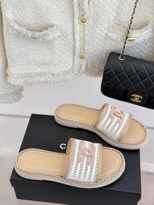 Шлепанцы женские фото 3