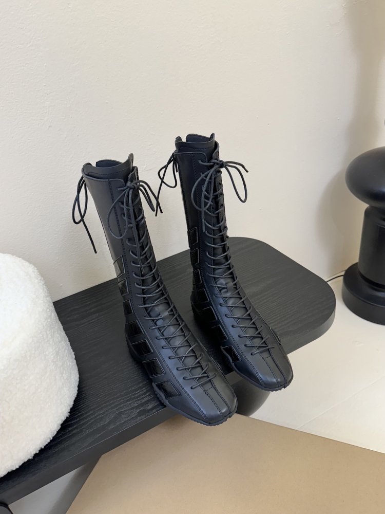 Чоботи жіночі на шнурівці