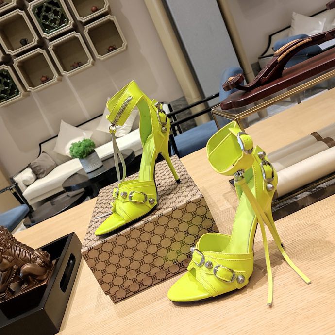 Leather sandals on high heel, light green фото 5