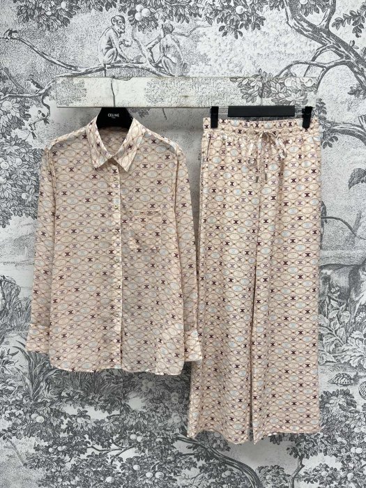 Костюм жіночий