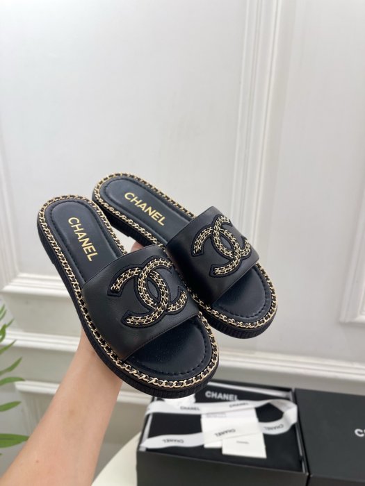 Шлепанцы женские фото 6