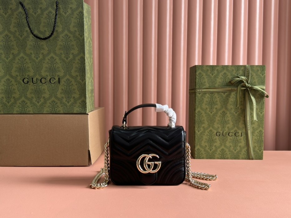 A bag mini women's GG Marmont