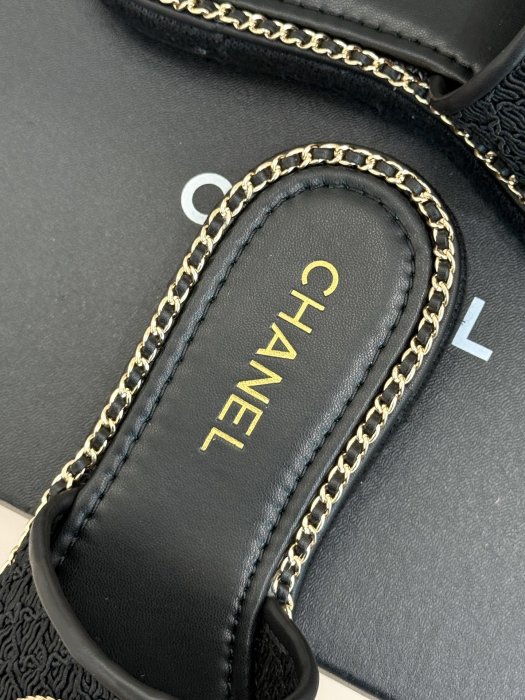 Шлепанцы женские фото 8