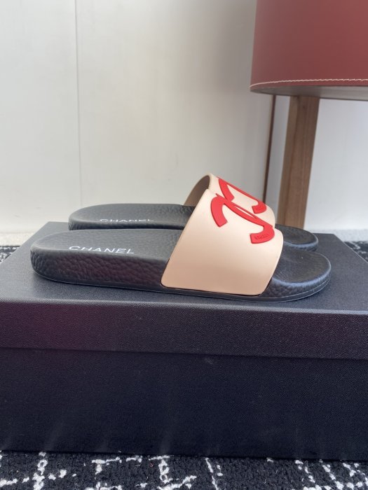 Шлепанцы женские фото 2