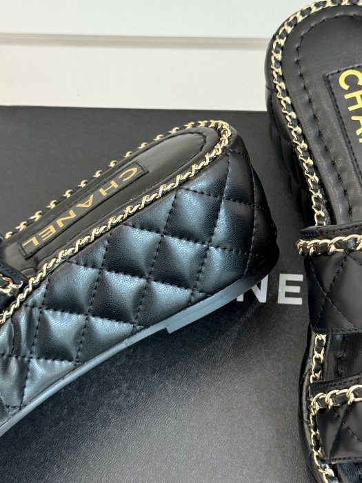 Шлепанцы женские фото 6