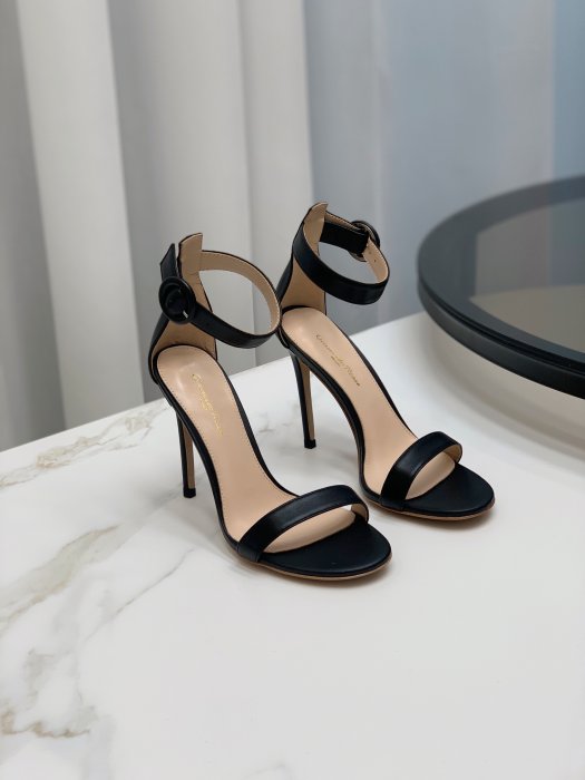 Босоножки фото 8