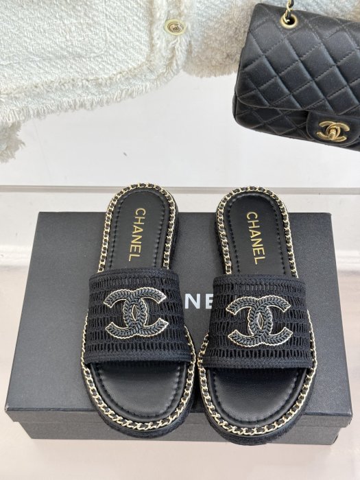 Шлепанцы женские фото 4