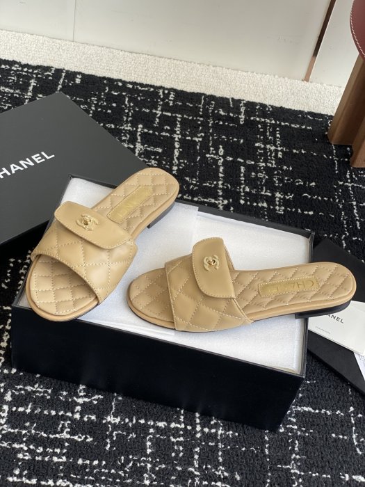 Шлепанцы женские фото 3