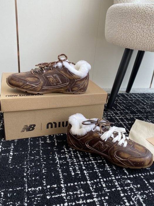 Кроссовки на меху женские Miu Miu x New Balance 530 фото 4